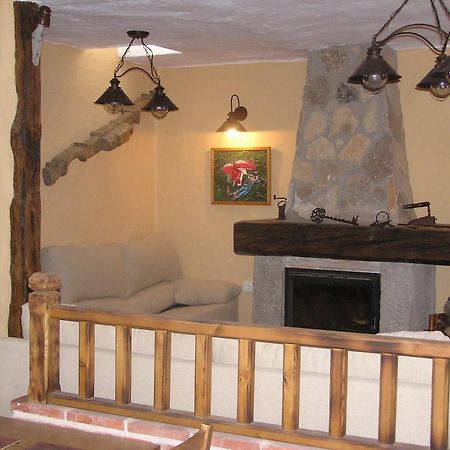 Hostal Rural Las Cuatro Calles San Martin del Pimpollar Exterior photo