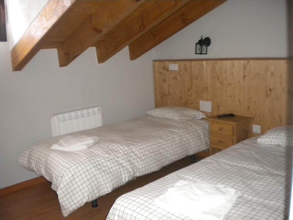 Hostal Rural Las Cuatro Calles San Martin del Pimpollar Exterior photo