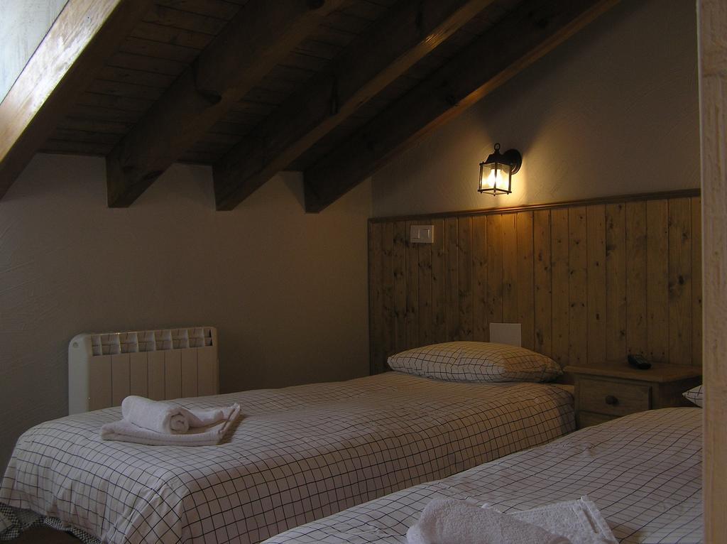 Hostal Rural Las Cuatro Calles San Martin del Pimpollar Exterior photo