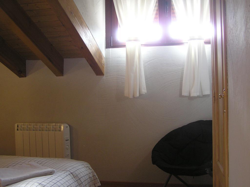 Hostal Rural Las Cuatro Calles San Martin del Pimpollar Exterior photo