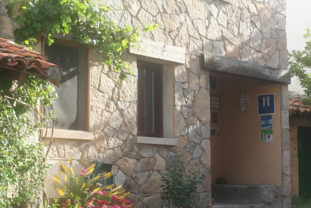 Hostal Rural Las Cuatro Calles San Martin del Pimpollar Exterior photo